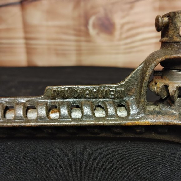 Vintage Newmark NJ Rusby Metal/Wood Hand Cranked Drill Tool - Picture 3 of 4